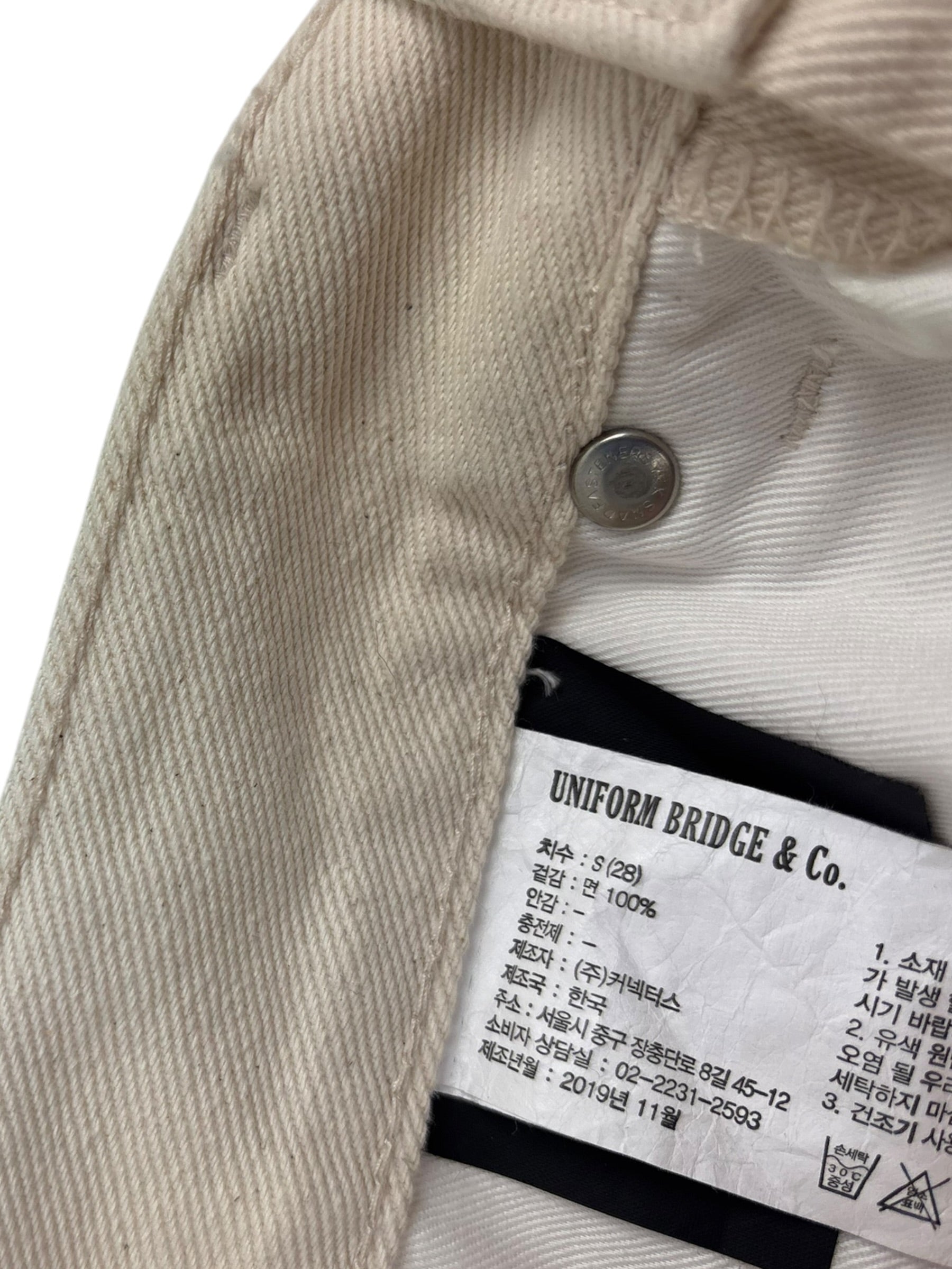 Uniform Bridge Washing Crop Denim Pants
